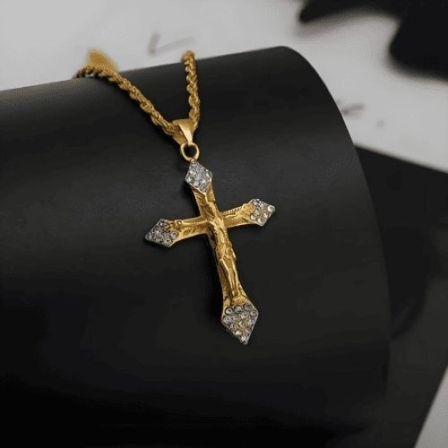 Colar com Crucifixo Jesus Vintage